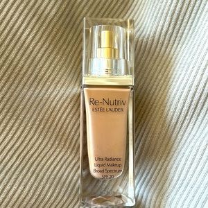 Like new Estée Lauder foundation
